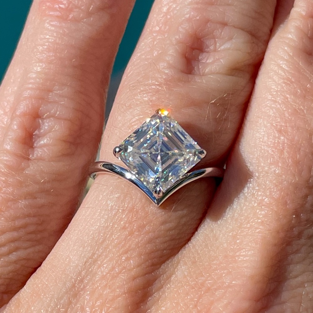 14k White Gold 2.5ct Asscher cut Chevron Ring - Picture 4 of 12